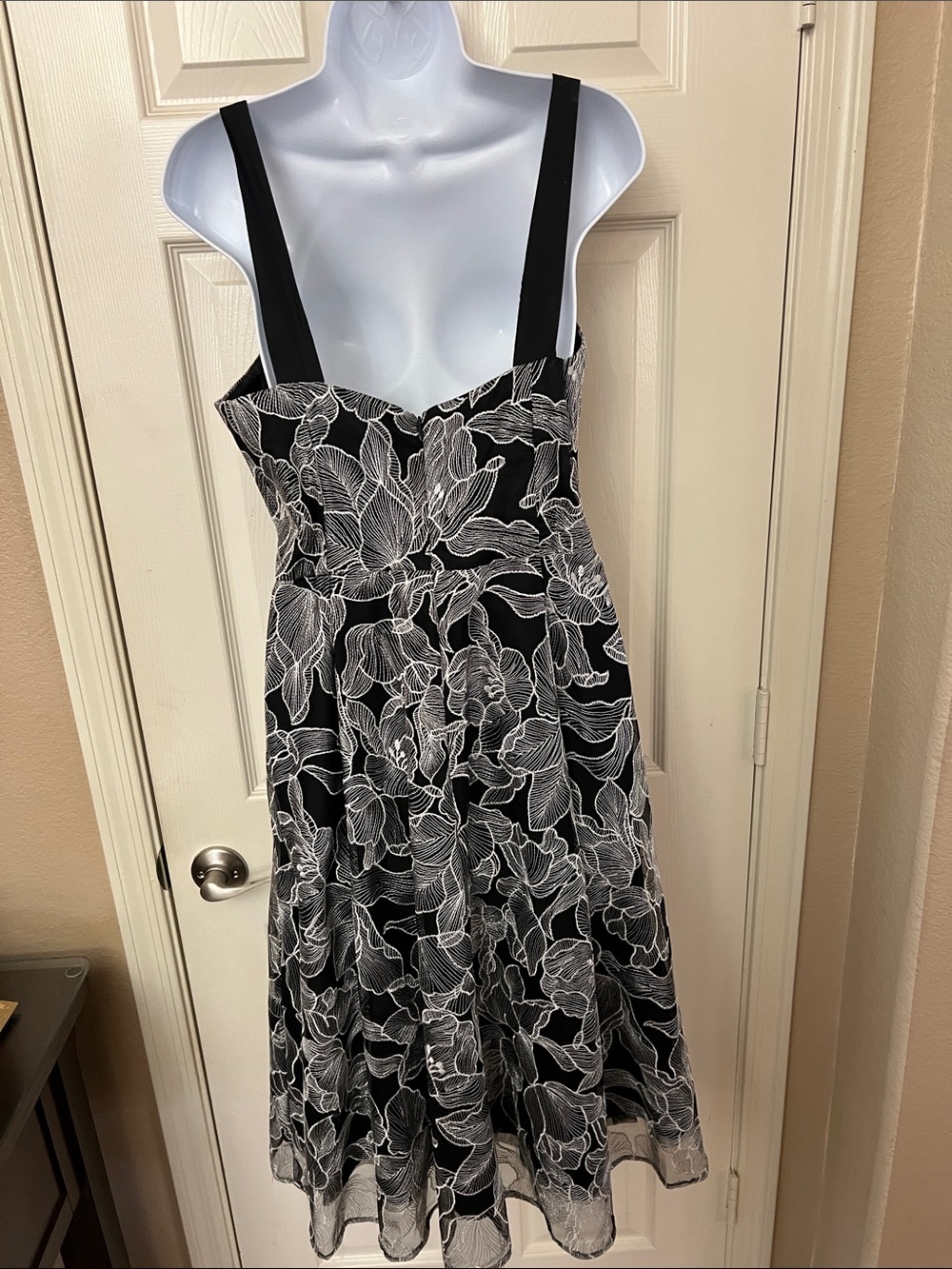 White House Black Market Black & White Floral Midi Dress - Picture 2 of 4